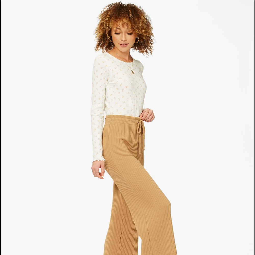 🔆BILLABONG🔆 KEEP LOUNGIN TOP
KEEP LOUNGIN PANT SET - Picture 8 of 14